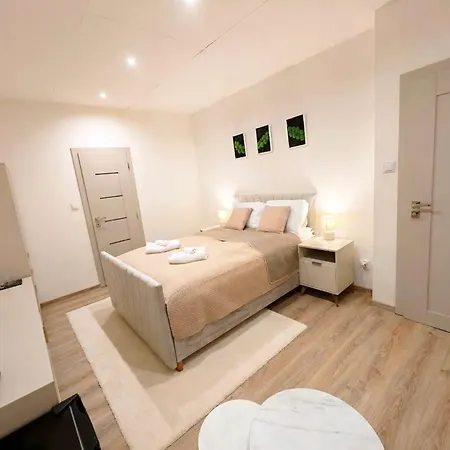 Axiom - Astra 6 Apartment *