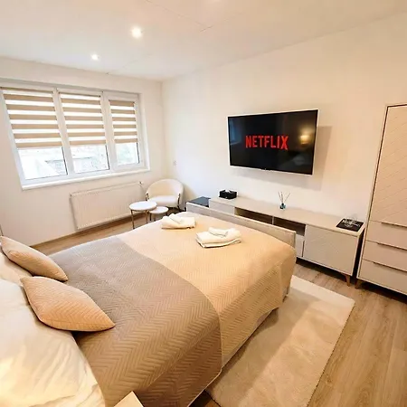 Axiom - Astra 6 Apartment Košice